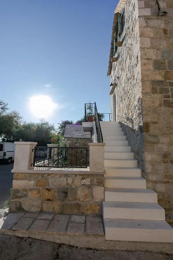 Villa Bante - Luxury Stone House Kastela