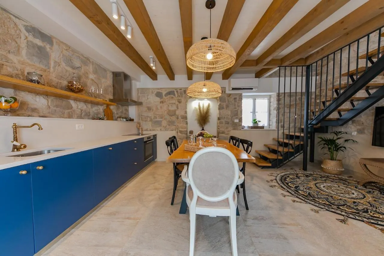 Villa Bante - Luxury Stone House Kastela
