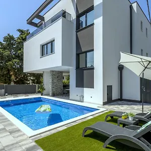 Villa Ema With Private Heated Pool, Kastela